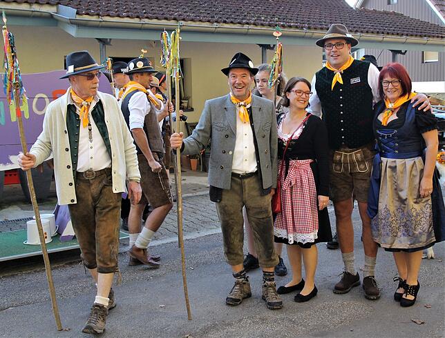 Hansi März, Stefan Kritzer (vorbei laufend), Helmut Brugger, Cornelia Heim, Matthias Schmid und Carmen Umbi (von links) gefällt der ...