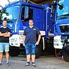 Christoph Völkner und Thomas Zimmermann (von links) neben den Einsatzfahrzeugen des THW-Ortsverbands Radolfzell.