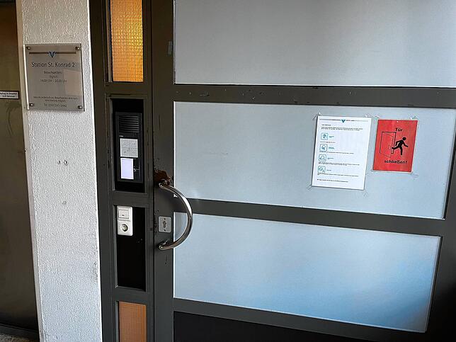 Patienten, die für sich oder andere eine Bedrohung darstellen, kommen auf die geschlossene Station – in den meisten Fällen bleiben ...