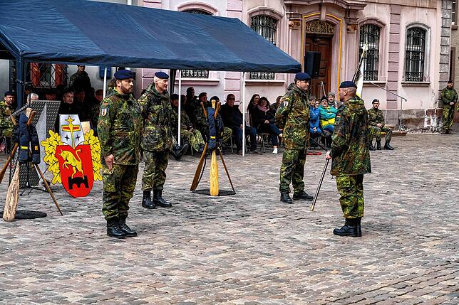 Bild 8: Bilder der beeindruckenden Bundeswehr-Parade vor dem Villinger Münster