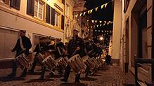 Die erste Tschättermusik dieser noch jungen Fasnachtssaison marschiert in der Laufenburger Hauptstraße.