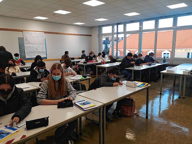 Der Präsenzunterricht bringt vor allem für das Schulpersonal jede Menge organisatorischen Aufwand mit sich, wie hier an den ...