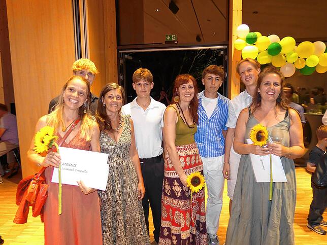 Bild 14: Abschluss der Realschule Klettgau: Endlich geschafft, die Anstrengung hat sich gelohnt