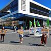 Vor dem Bodenseeforum demonstrierten Mitglieder von Fridays for Future.