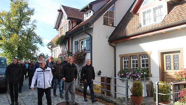 Neu neben alt: Der Unterschied zwischen den beiden Häusern fällt in Mühlheim kaum jemandem auf.