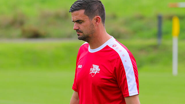 Trainer Daniel Schwager und der FV Walbertsweiler-Rengetsweiler unterliegen dem engagierten FC Gutmadingen mit 1:2.
