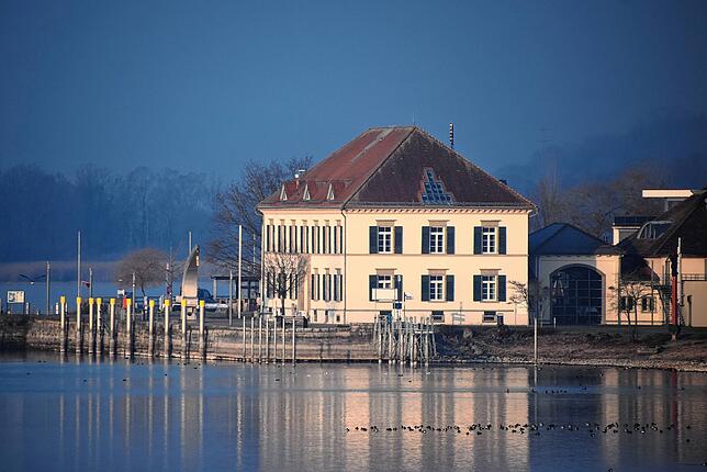 Das Rathaus von Ludwigshafen ist im Frühjahr 2023 umkämpft: Mehrere Kandidaten wollen dort als neuer Bürgermeister einziehen.