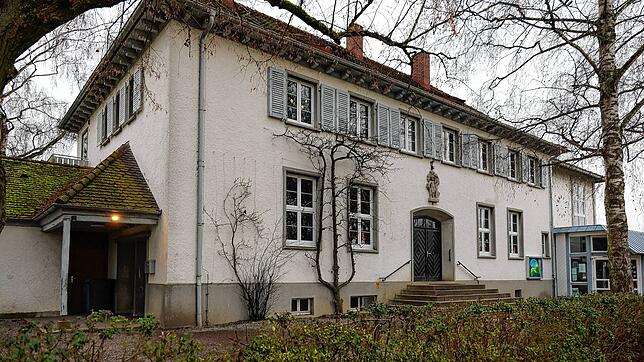 Die Grundschule in Markelfingen. Weil der Platz dort eng wird, sollen für eine Übergangszeit eine Klasse und die Kinderzeit in das ...