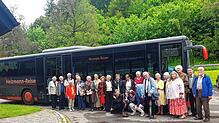 Regelmäßig fahren die Mitglieder des Theaterrings Todtmoos umweltbewusst mit dem Bus zu den Vorstellungen am Theater Freiburg. Bild: ...