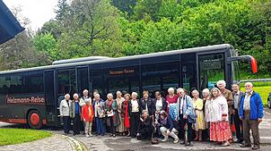 Regelmäßig fahren die Mitglieder des Theaterrings Todtmoos umweltbewusst mit dem Bus zu den Vorstellungen am Theater Freiburg. Bild: ...