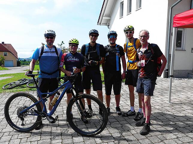 Thomas Schwörer, Michael Schell, Stefan Schwörer, Oliver Oberlach, Tim Schwörer und Armin Schulze (von links) vom Skiclub Fahrnau sind ...