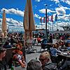Die Gastronomie hat im Bodenseekreis schon einige Zeit wieder geöffnet. Ab Montag könnte die Testpflicht in der Außengastronomie entfallen.