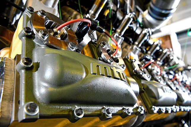 Das Logo der MTU prangt auf einem mobilen MTU-Gasmotor der 4000er-Baureihe.