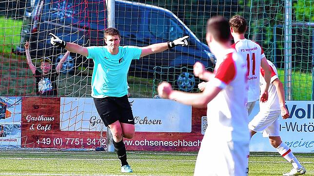 Elferkönig: Matthias Kaiser vom FC RW Weilheim hat fünf Strafstöße gehalten und zum Saisonfinale gegen den FC Hochrhein auch noch einen ...