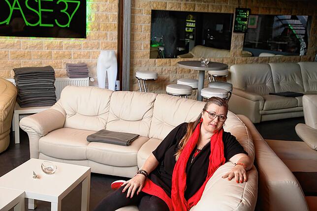 Ramona leitet den Engener Swingerclub Oase 37.