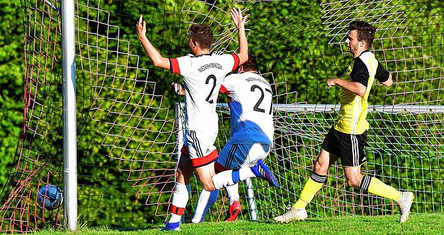 Bild 39: SV Eichsel dreht binnen drei Minuten das Spiel im Rothaus-Bezirkspokal zum 4:3-Sieg bei der SG Niederhof-Binzgen &ndash; und wir haben Bilder!