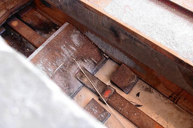 Hier ist der Brandherd zu sehen. Durch ständige Reibung in den Tiefen des Spänebunkers war letztlich ein technischer Defekt schuld.