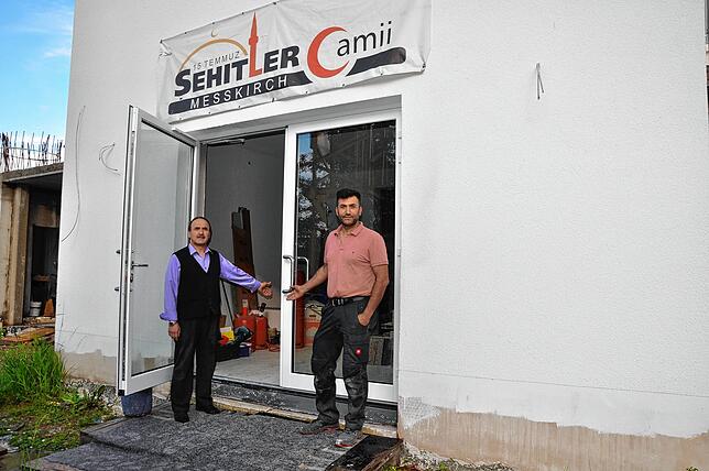 Vorbeter Akif Semizoglu (links) und Abdullah Ari, Sprecher des türkisch-islamischen Kulturvereins Meßkirch, freuen sich auf die ...