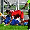 Die Entscheidung: Benjamin Streuff hat Torwart Zico Struss überwunden und den 2:0-Endstand für den FC RW Weilheim beim Bosporus FC ...