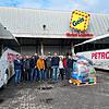 Das Petrolli-Team in Polen: Die Helfer aus Fischbach haben zwei vollgepackte Busse mit Hilfsgütern an die Grenze zur Ukraine gebracht.