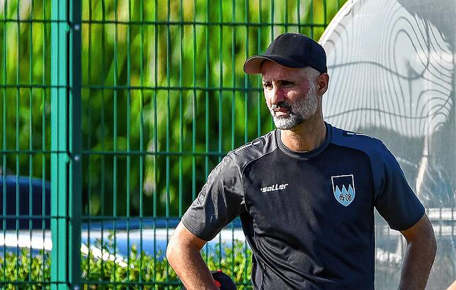Unbekannt Größe: Erkan Kanli, Trainer des FC Tiengen 08, kennt den VfR Bad Bellingen nur noch aus gemeinsamen Bezirksliga-Zeiten, die ...