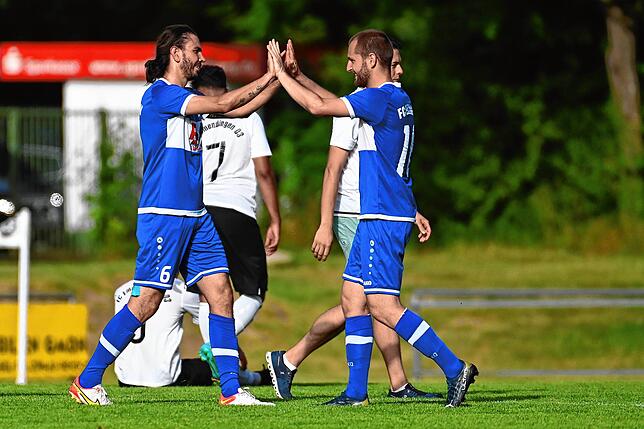 Bild 3: FC Erzingen siegt 4:1 im Hinspiel zum Landesliga-Aufstieg beim FC Emmendingen &ndash; wir haben Bilder