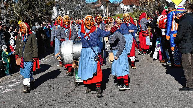 Auch die Tannholzschrättele Mettenberg waren Hingucker beim Umzug.