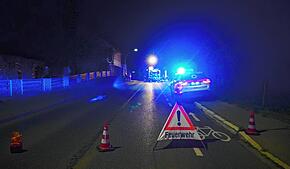 Feuerwehreinsatz Freitagnacht in der Markdorfer Straße in Kluftern: Ein Traktor war in Brand geraten. Die Feuerwehr war mit elf ...
