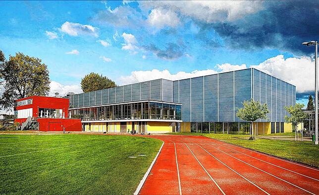 Wie lassen sich 4,75 Millionen Euro verbauen, ohne dass das sonderlich ins Auge fällt? Bei der Schänzle-Sporthalle deuten die grafischen ...