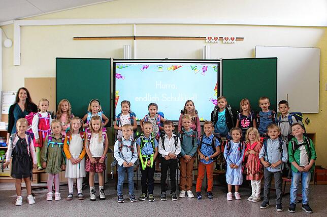 Auentalschule Sauldorf: 23 Kinder wurden dieses Jahr in der Auentalschule eingeschult. Das Bild zeigt die Erstklässler mit ihrer ...
