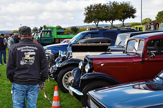 Bild 7: Oldtimer, Schlachtplatte, Musik: So war das Herbstfest in Orsingen