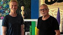 Der Tiengener Künstler Josef Briechle (rechts) hat für die Chilbiverlosung 2021 ein Kunstwerk geschaffen. Die Junggesellen, hier ...