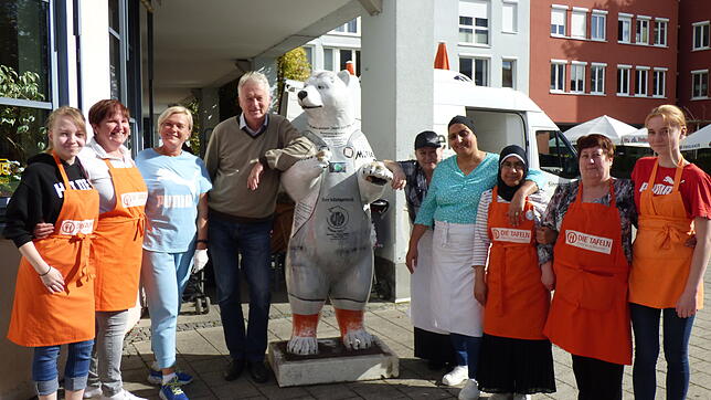 Das Tafelteam (von links): Sandra Wagner, Eva Pal, Galina Coroliova, Udo Engelhardt, Angelika Straub, Fatma Belfatmi, Dalal Haggag ...