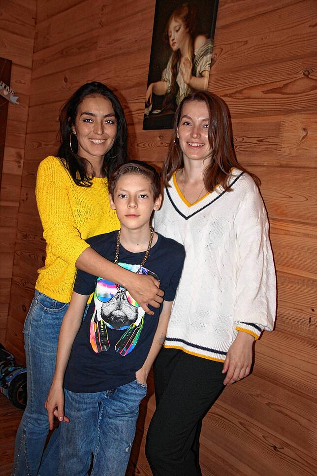 Dildora Salata (links) und Daria Zeller sind beste Freundinnen seit Jahren. Beide helfen ukrainischen Flüchtlingen. Dildora Salata hat ...