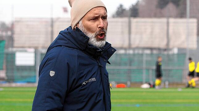 Hakan Karaosman, Trainer des SC Pfullendorf, erwartet gegen Waldkirch einen &bdquo;interessanten Schlagabtausch mit offenem Visier&ldquo;.