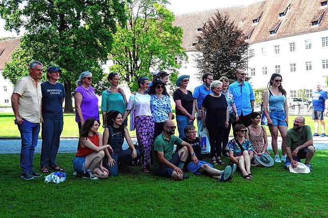 Posieren fürs Gruppenfoto. Links im Bild ist Kulturamtsleiter Stefan Feucht zu sehen. Der Bodenseekreis ist jeweils Gastgeber des ...