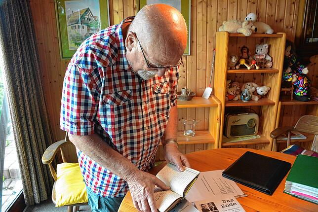 Nach 76 Jahren tauchte das Tagebuch von Josef Märte wieder in Sipplingen auf. Sogar ein kleines Veilchen, das der Vermisste 1944 ...