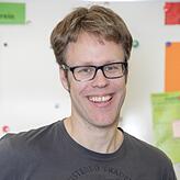 Timy Hiller, Lehrer:"In der neuen Schule wünsche ich mir eine bessere Akustik. Sie soll ein Platz zum Lernen und Leben sein. Ich erhoffe ...