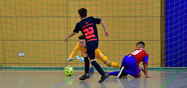 Bild 12: U15-Nachwuchs des FC Basel schenkt dem Gastgeber alle Neune ein