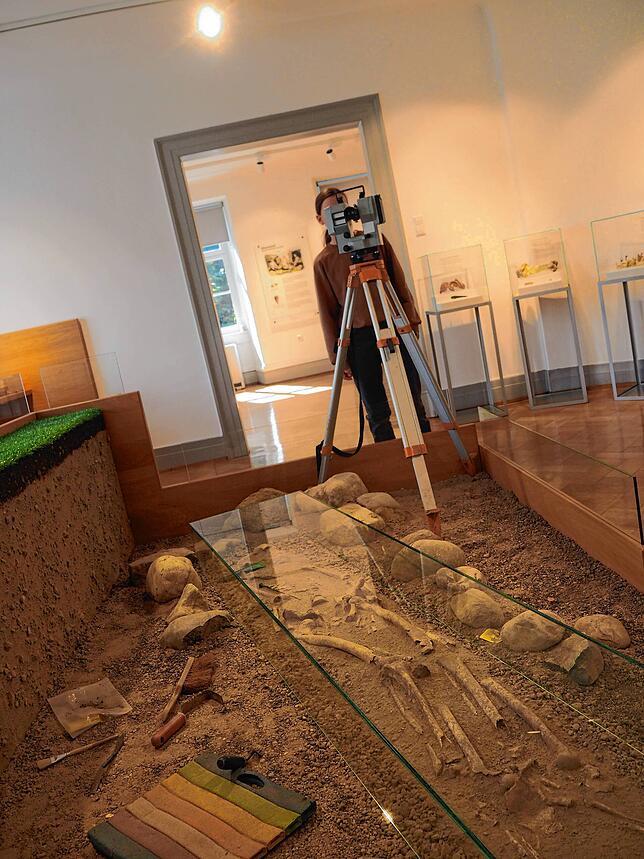 Grabungsstelle: Werkzeuge und Instrumente für die Arbeit von Archäologen werden im Hegau-Museum anschaulich nähergebracht.