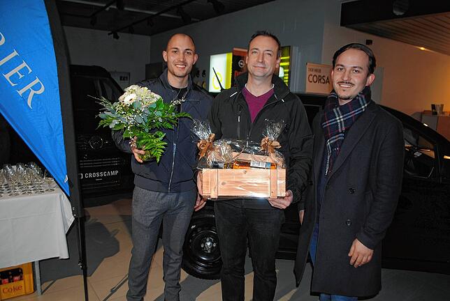 Bild 11: So sehen die Gewinner und Sponsoren des 24. Waldshut-Tiengener Weihnachtsgewinnspiels aus