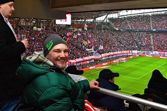 Bild 13: RB Leipzig bereitet Kevin Simanowski einen herzlichen Empfang &ndash; und wir haben Bilder!