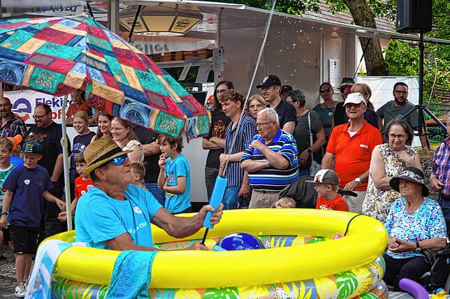 Bild 15: Ausgelassene Stimmung bei dem Dorffest in Tengen-Watterdingen