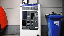 Aussortiert: Unbekannte haben versucht, diesen Automaten aufzuhebeln. Das ist ihnen nicht gelungen.
