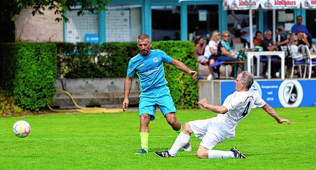 Bild 21: Ü40-Männer des FC Radolfzell stehen nach 6:0 gegen Pfaffenweiler/Ehrenkirchen im Verbandspokalfinale