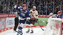 Wild-Wings-Profi Brett Ritchie (links) sorgte gegen die Nürnberg Ice Tigers für einen Doppelpack.