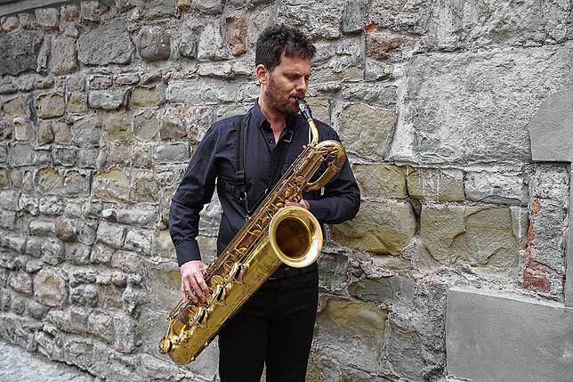 Saxofonist Jonathan Chazan kuratiert die Konzertreihe „Out of the Ordninary“ in St. Johann in Konstanz. Das nächste Konzert muss aber ...