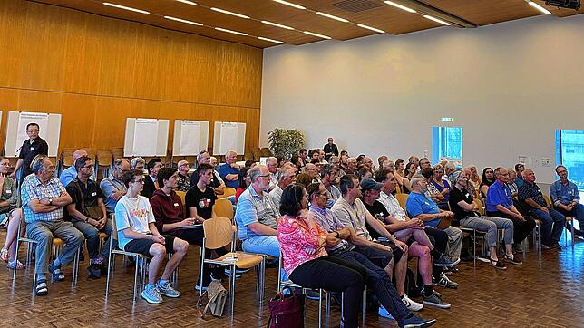 Volle Reihen: 70 Anmeldungen vor allem von Bürgern aus der Schweiz aber auch aus Deutschland gab es für den Diskussionsabend, der am ...