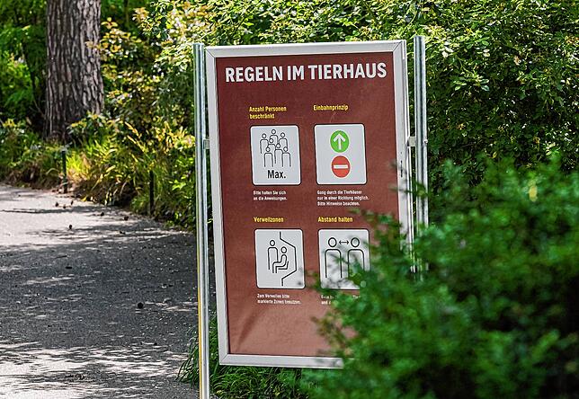 Welche Regeln gelten im jeweiligen Tierhaus? Das ist auf diversen Hinweistafeln vermerkt.