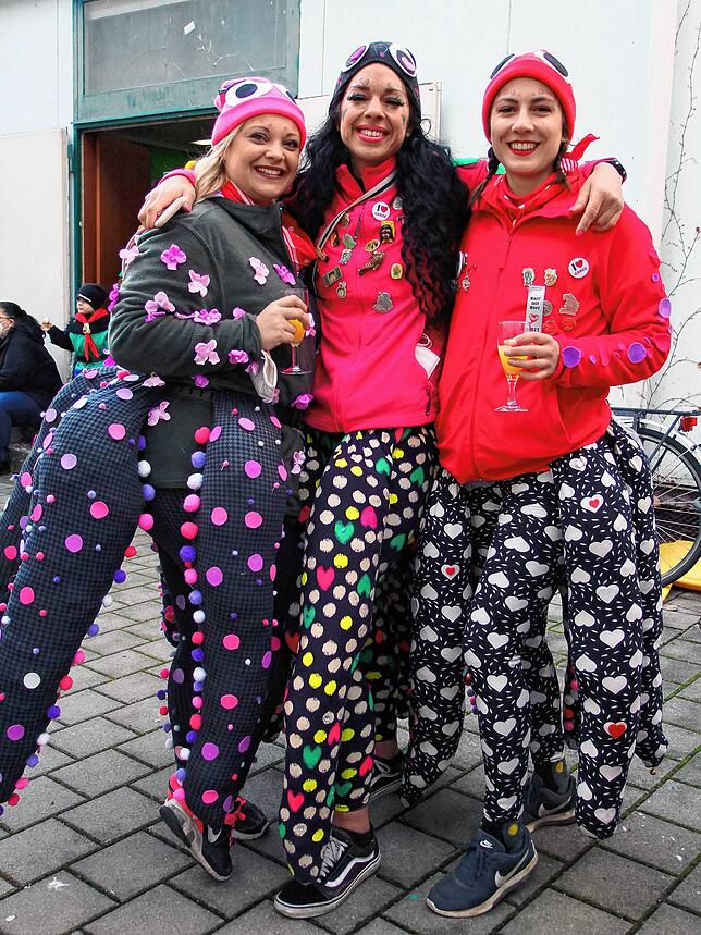 Bild 10: Buntes Treiben beim Mini-Kinderball der Froschenzunft